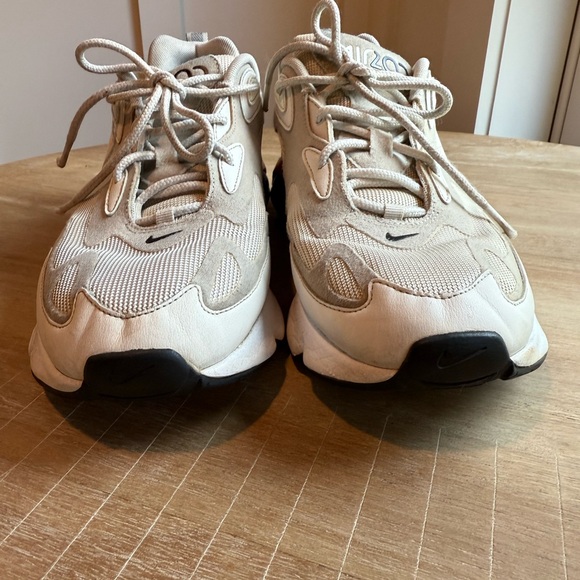 Nike Air 200 Cream Sneakers with Black and Red Accents - Picture 5 of 10